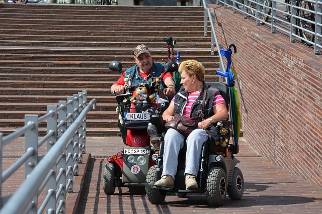 Wózek inwalidzki w polskim mieście